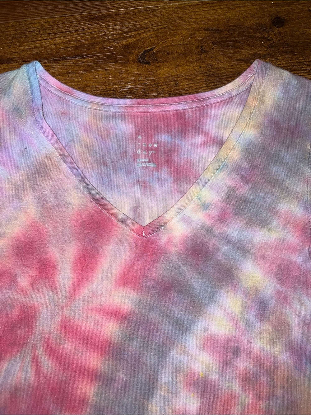 A New Day Colorful Abstract Tie-Dye V-Neck Modal Short Sleeve Shirt Size M - Picture 7 of 9